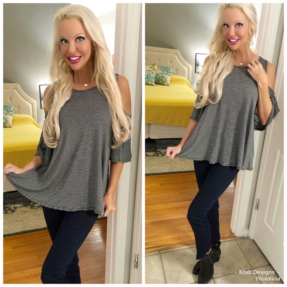 LAST 1! ❤️ Black/White Striped Flutter Sleeve Top - Picture 2 of 2